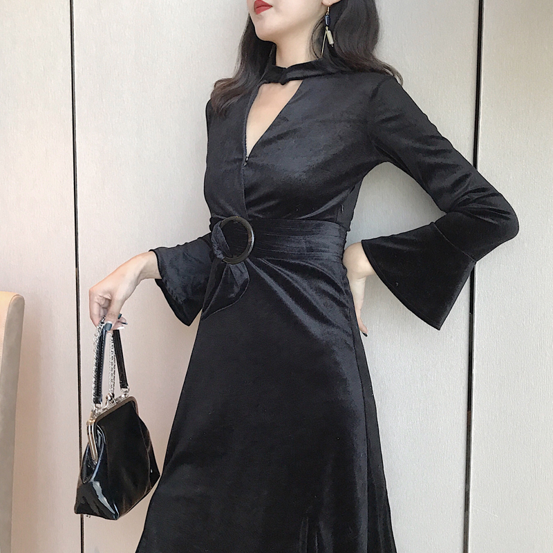 镂空V领挂脖绑带丝绒连衣裙黑色左侧