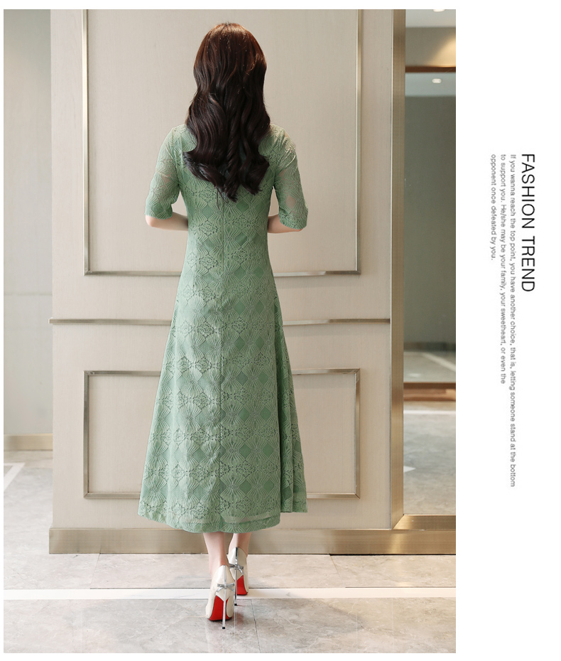 夏季中年女子气质连衣裙浅绿背面
